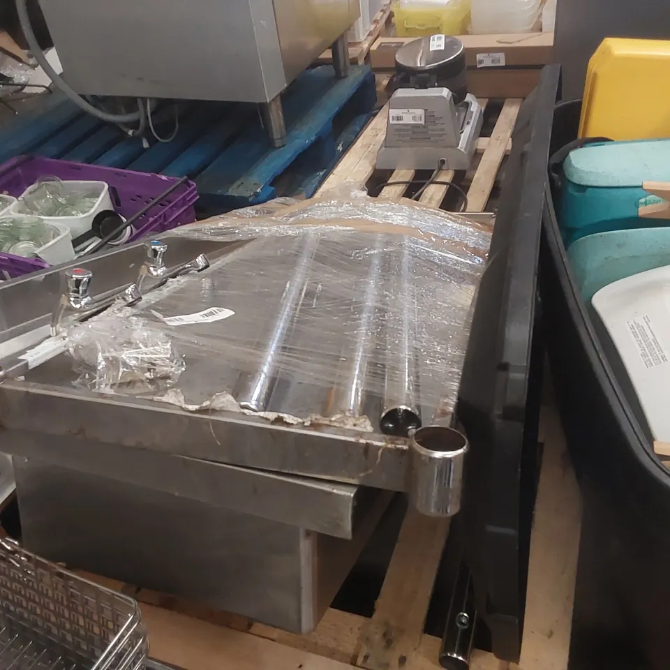 PALLET CONTAINING A LARGE QUANTITY OF ASSORTED ITEMS INCLUDING: HANDEMAN XTRA HAND WASHER, COMMERCIAL STAINLESS STEEL KITCHEN SINK ECT