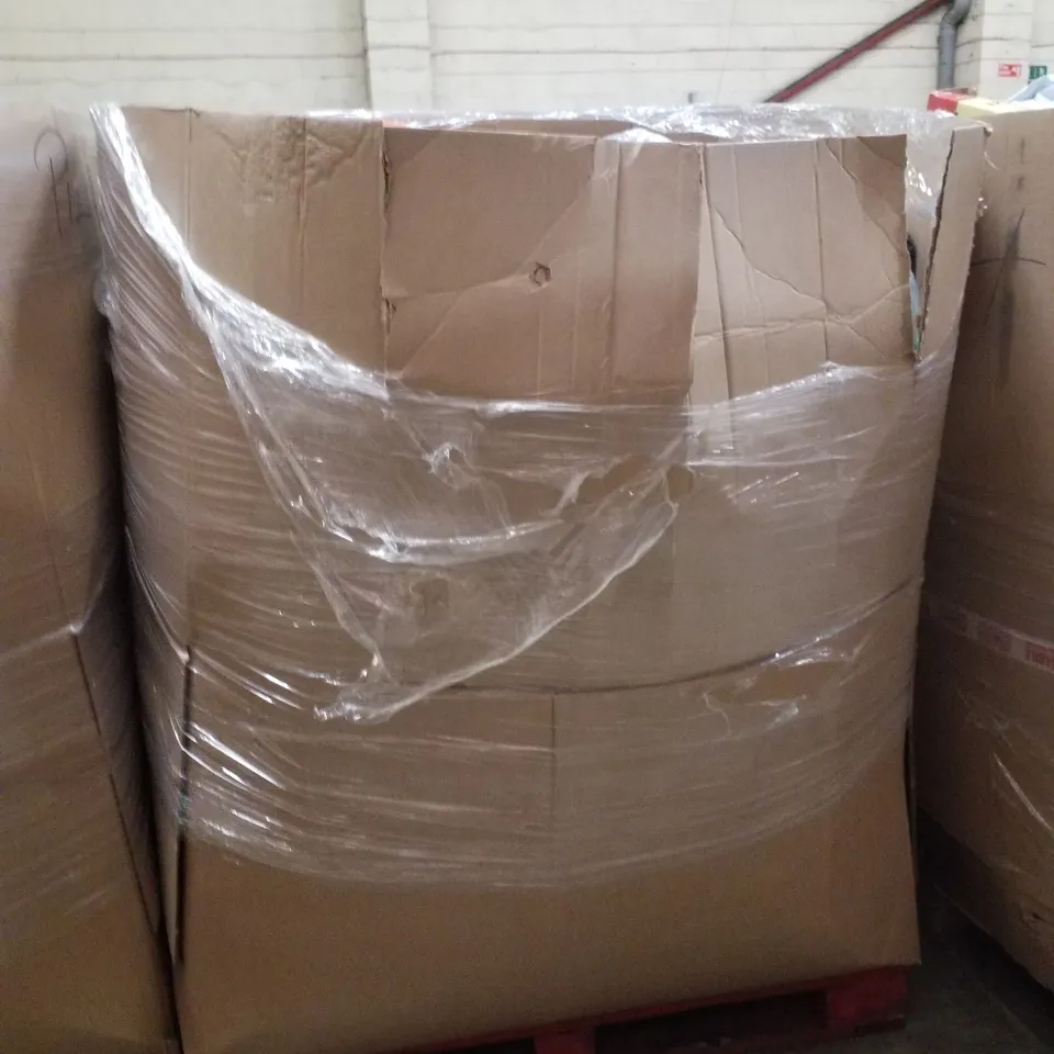 PALLET CONTAINING ASSORTED GARDEN HOSES & INFLATABLE CAMPING MATS
