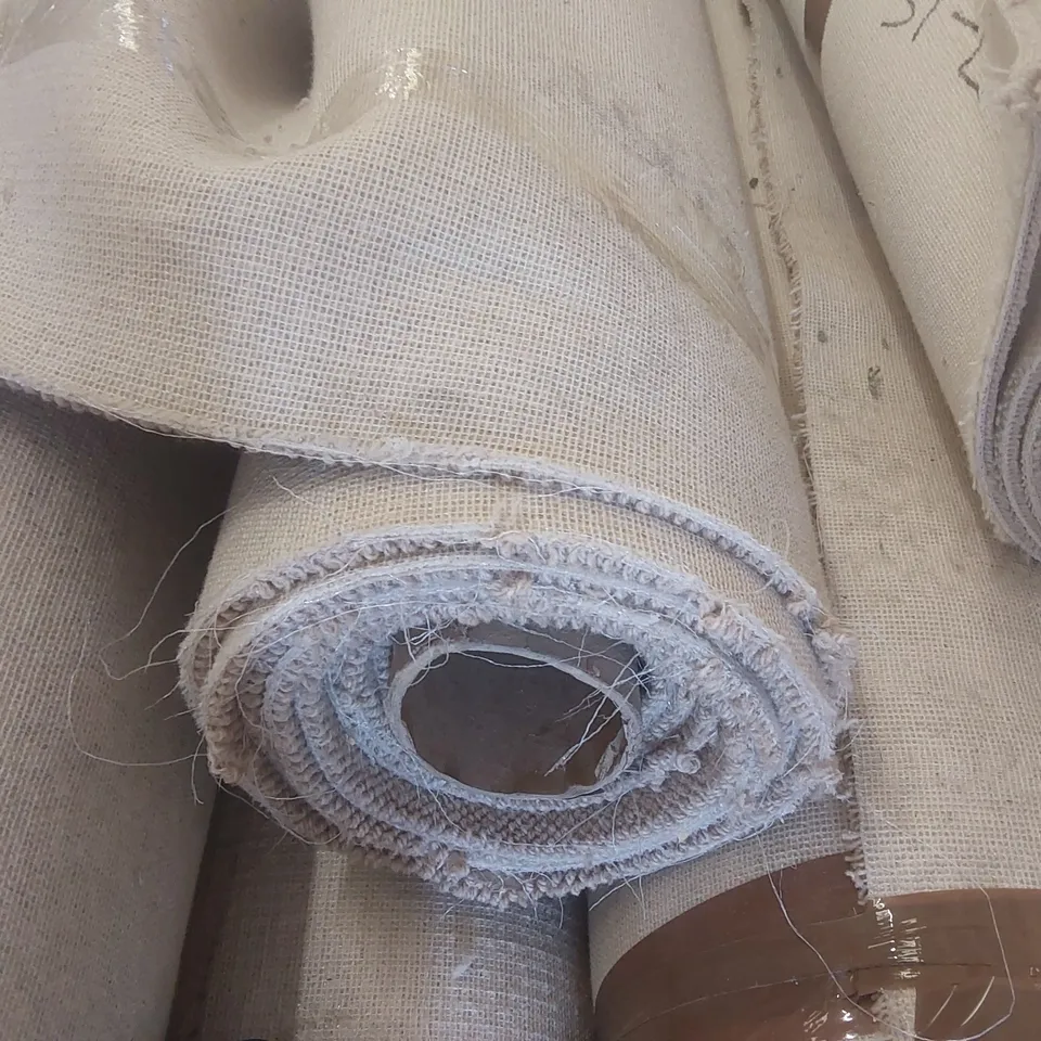 ROLL OF QUALITY BEACHCOMBER BARNACLE CARPET - APPROXIMATELY 3 x 3m