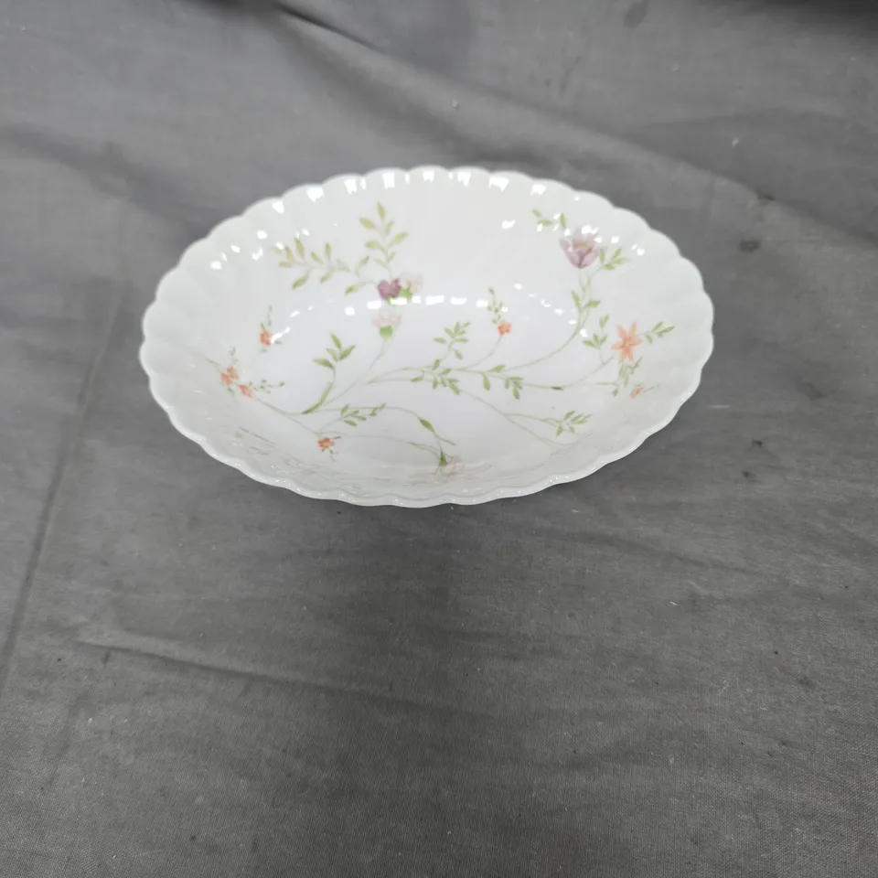 WEDGWOOD BONE CHINA BOWL – CAMPION PATTERN, FLORAL INTERIOR, SCALLOPED EDGE