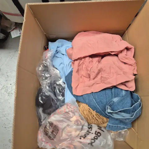 BOX OF APPROXIMATELY 25 ASSORTED CLOTHING TO INCLUDE: ROMAN SHORTS 