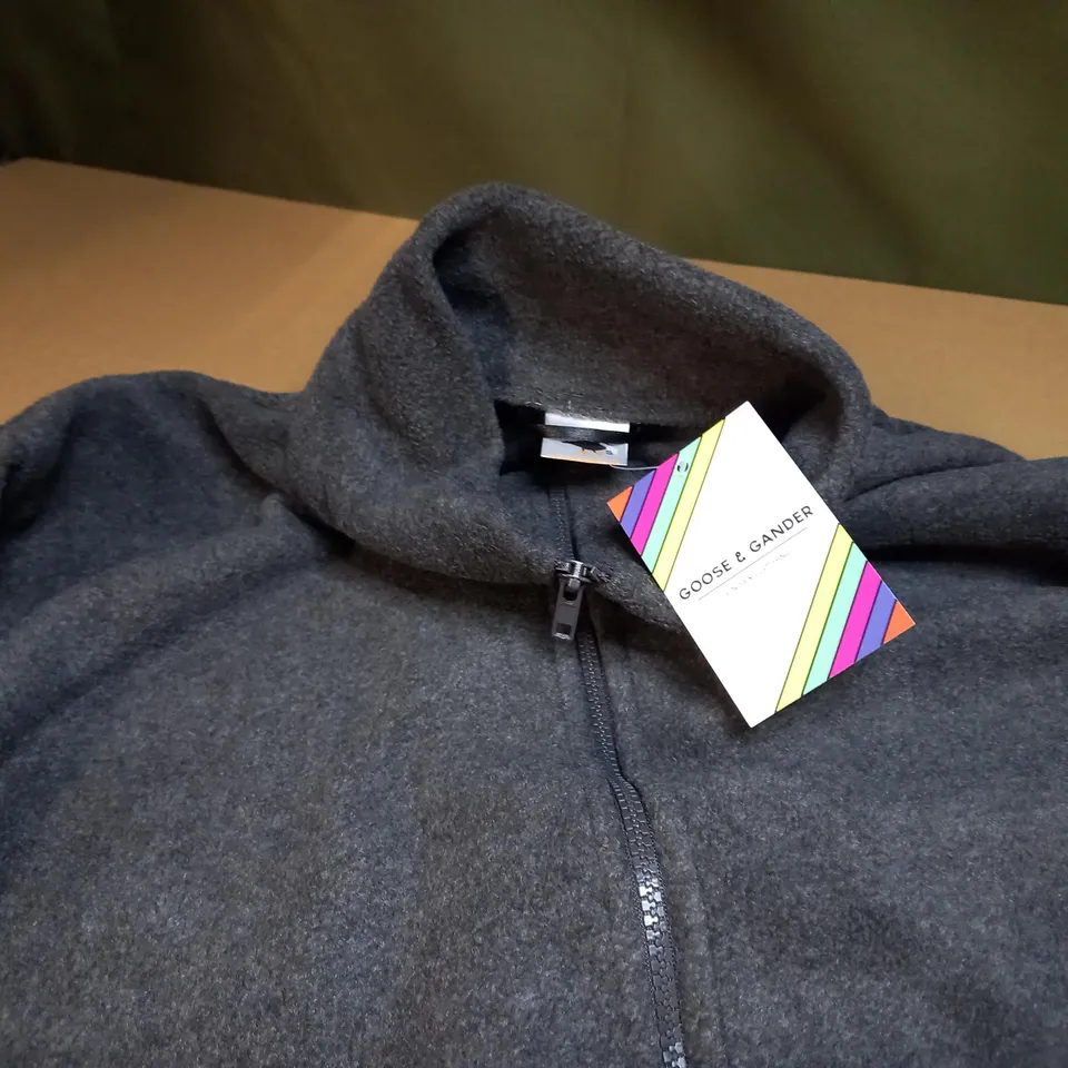 GOOSE & GANDER FLEECE IN GREY - S