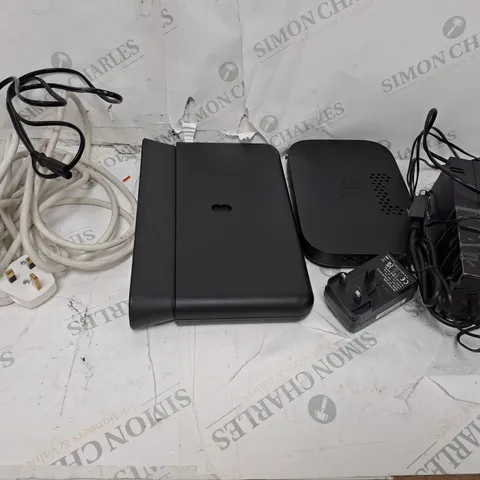 BOX OF ASSORTED ELECTRICAL ACCESSORIES