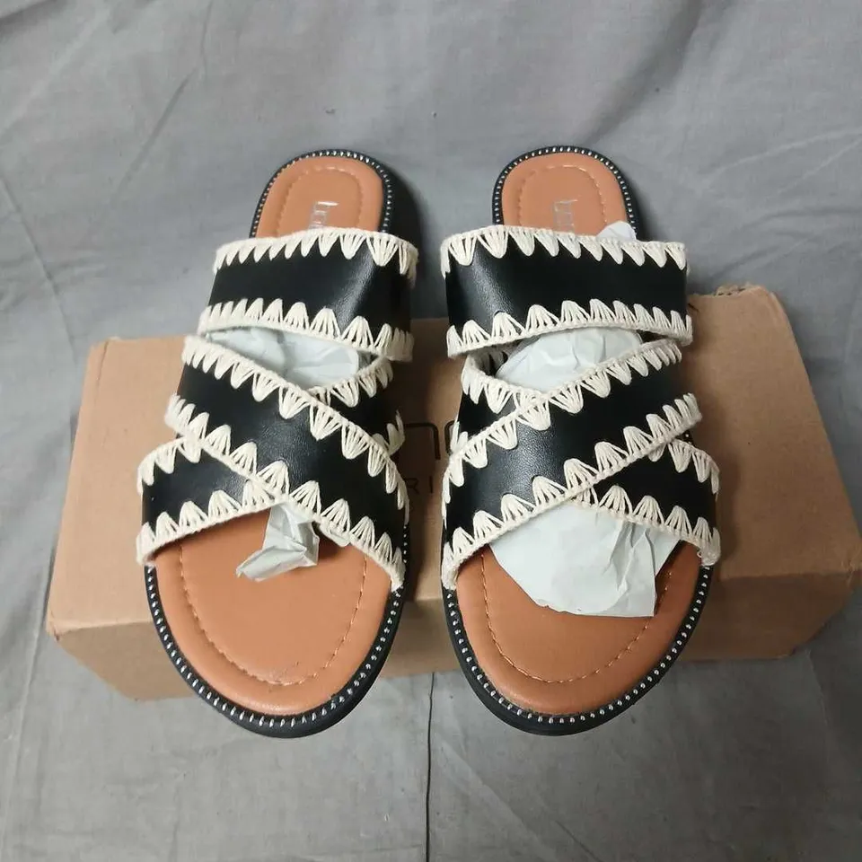 BOOHOO CROSS-OVER SANDALS – BLACK WITH WHITE STITCHING, WOMEN'S SIZE 7