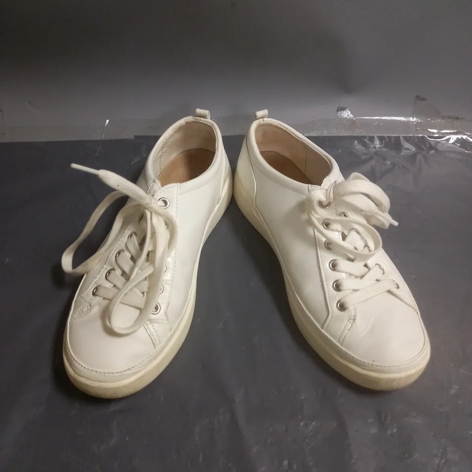 VIONIC WINNY TRAINERS WHITE SIZE 6