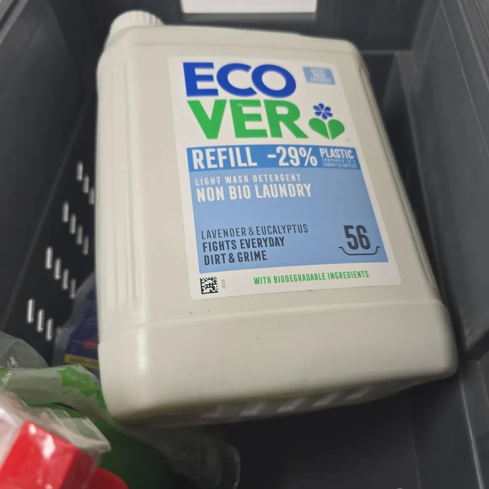 APPROXIMATELY 4 ASSORTED LIQUIDS INCLUDING ECOVER WASHING LIQUID AND ELBOW GREASE DISHWASHER CLEANER