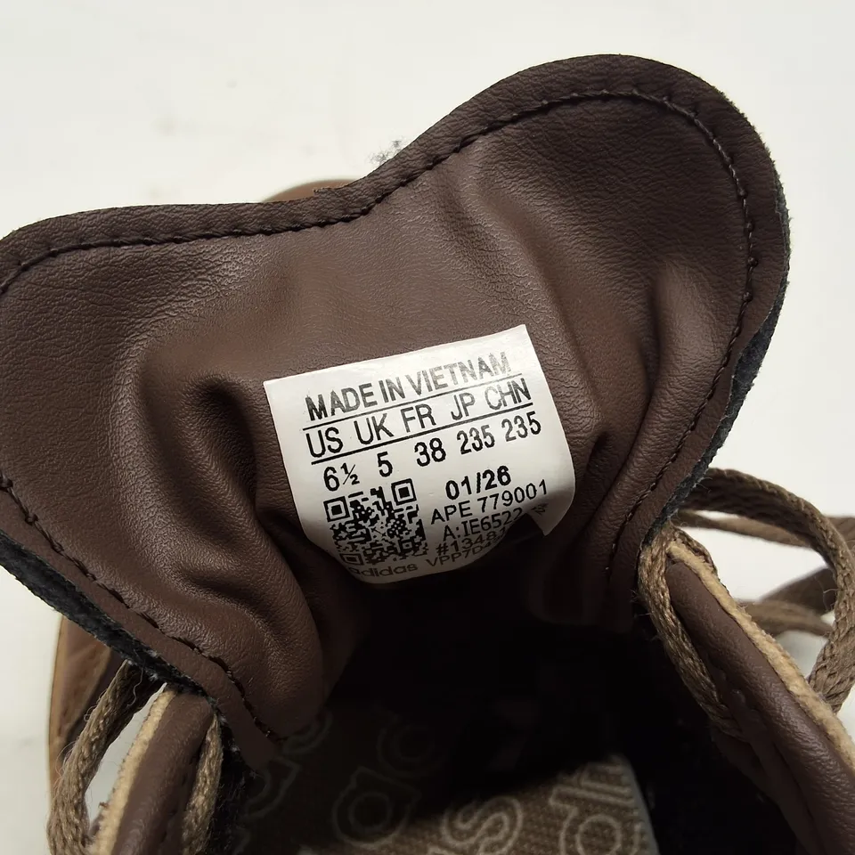 ADIDAS SAMBA TRAINERS – BROWN WITH WHITE STRIPES, UK 5