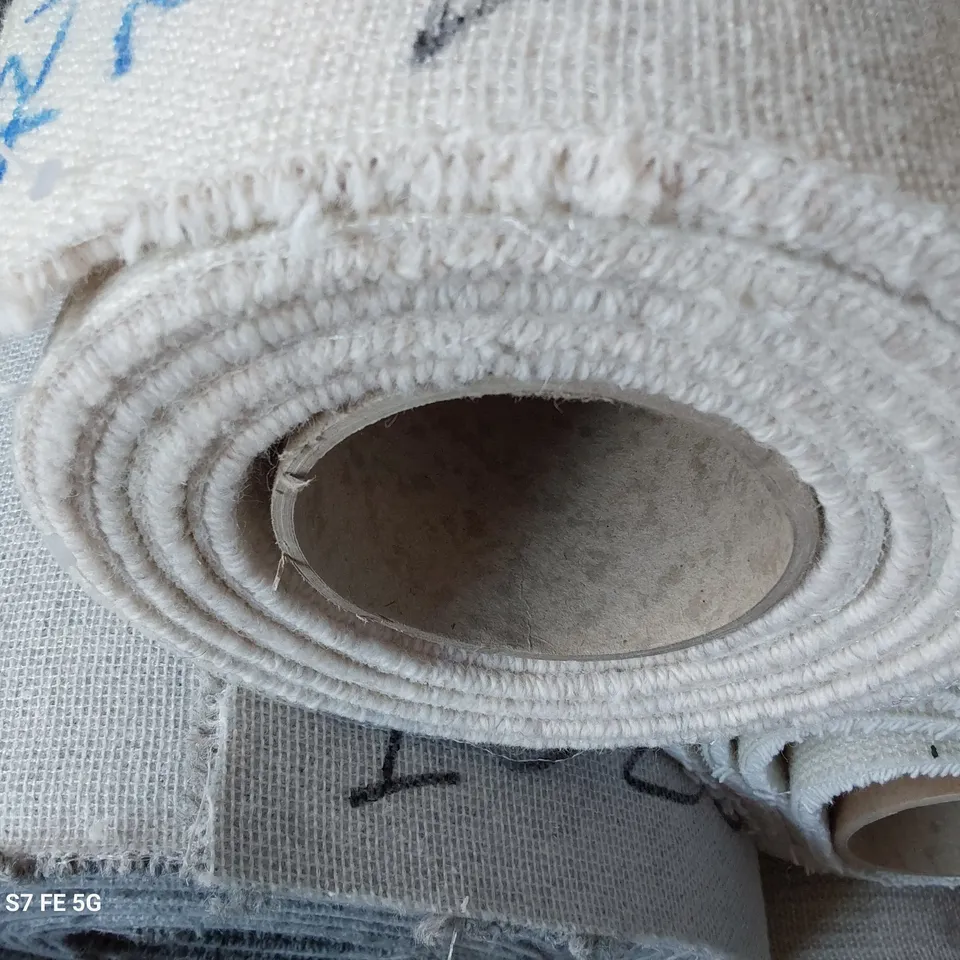ROLL OF QUALITY BEACHCOMBER STRAND PEBBLE CARPET APPROXIMATELY 5M × 2.45M