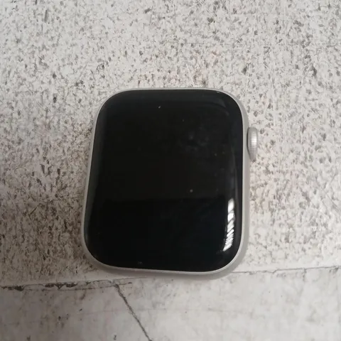 APPLE WATCH – SMARTWATCH  SERIES 8 WITH SILVER CASE