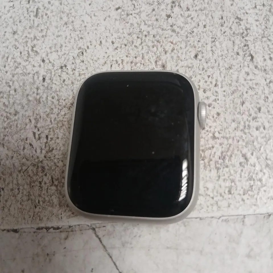 APPLE WATCH – SMARTWATCH SERIES 8 WITH SILVER CASE