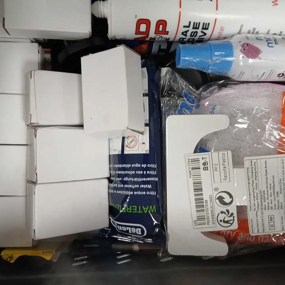 APPROXIMATELY 10 ASSORTED HOUSEHOLD ITEMS TO INCLUDE NOTEBOOKS, ETC