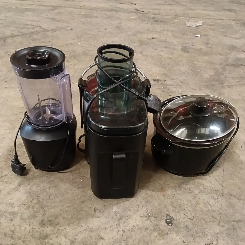 PHILIPS 3000 SERIES BLENDER, BAGOTTE 800W CENTRIFUGAL JUICER AND COOKWORKS SLOW COOKER (3 ITEMS)