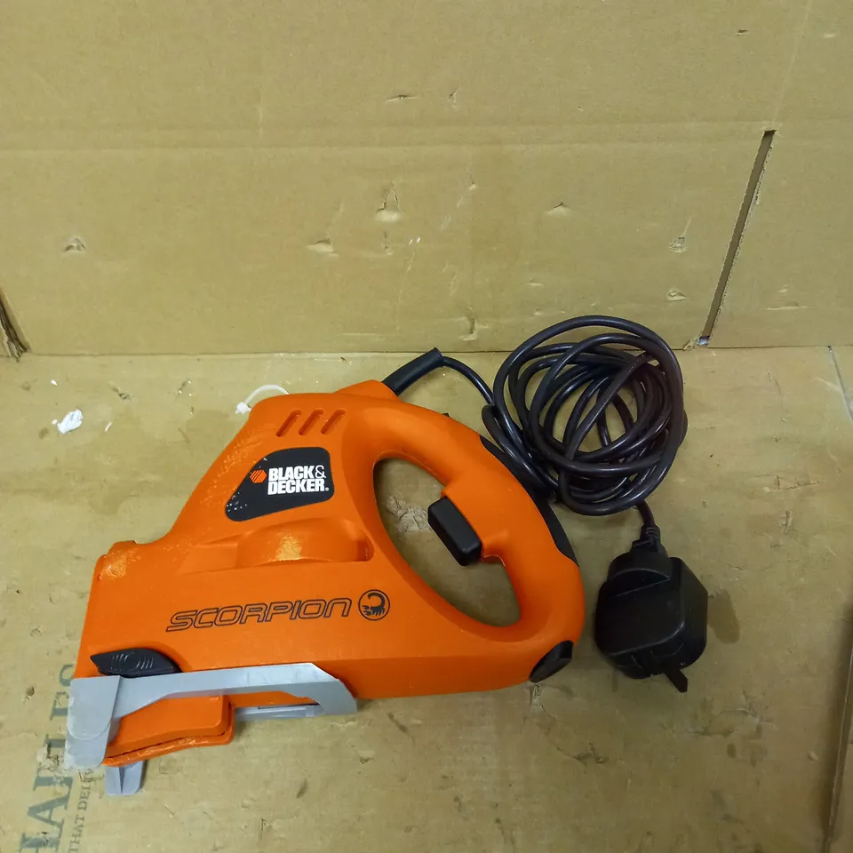 BLACK & DECKER SCORPION POWERED HANDSAW