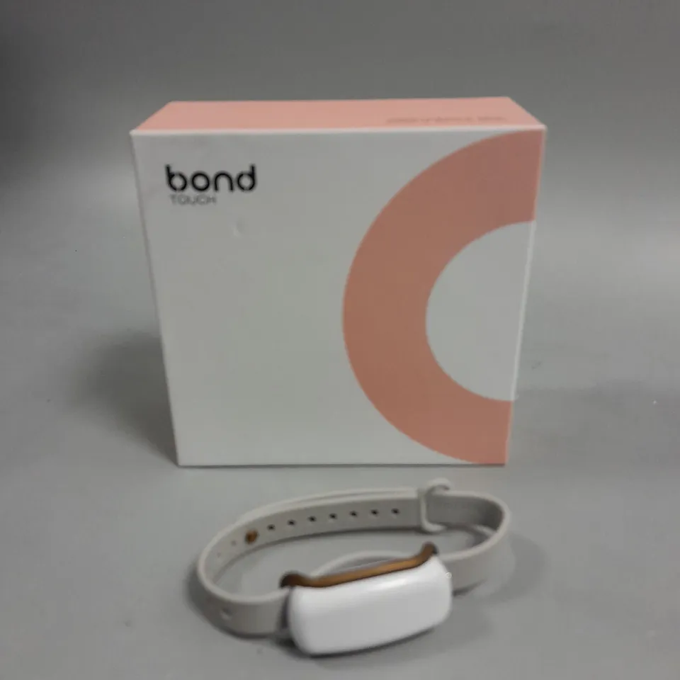 BOXED BOND TOUCH BRACELET 