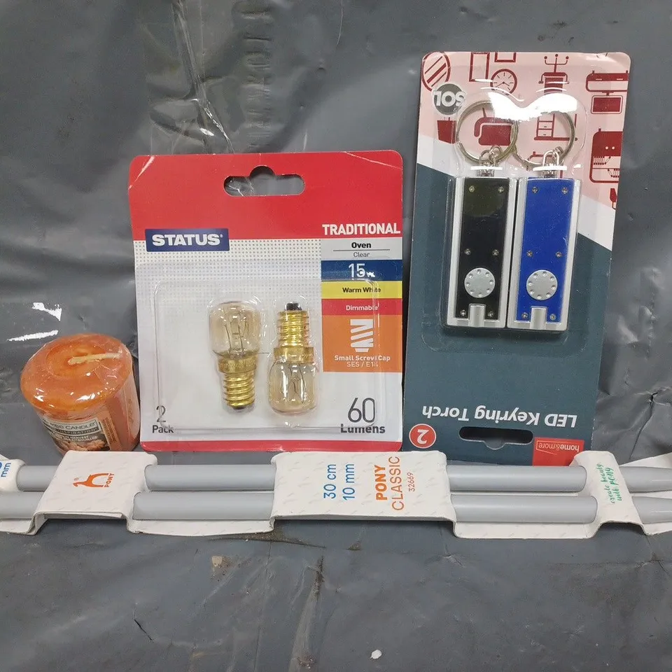 APPROXIMATELY 10 ASSORTED HOUSEHOLD ITEMS TO INCLUDE LED KEYRING TORCH, KNITTING NEEDLES, ETC