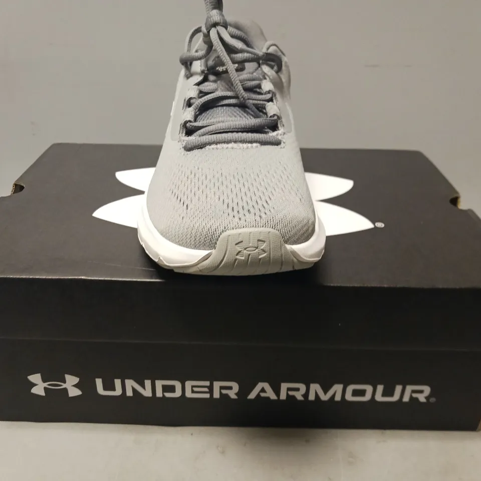 BOXED PAIR OF UNDER ARMOUR CHARGED ROGUE 4 SHOES IN GREY UK SIZE 8.5