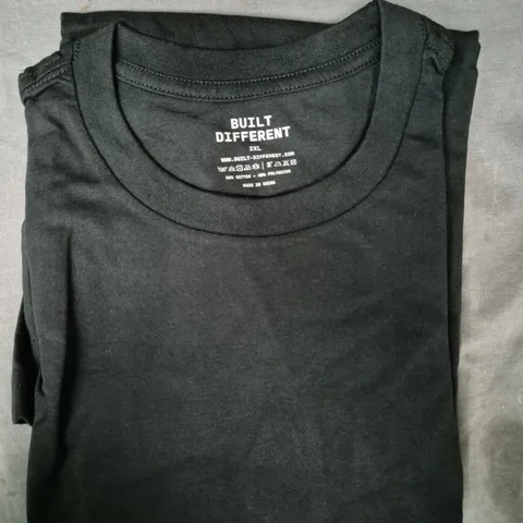 BUILT DIFFERENT CREW NECK T-SHIRT IN BLACK SIZE 2XL