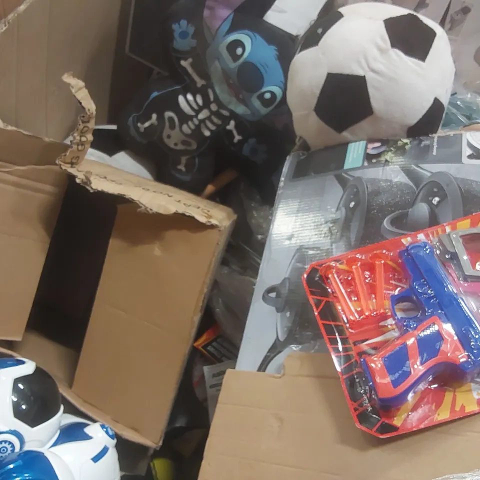PALLET CONTAINING A VERY LARGE QUANTITY OF ASSORTED CONSUMER PRODUCTS INCLUDING: SPIN MOP & BUCKET SET, KIDS TOYS, FLAT MOP & BUCKET SET ECT