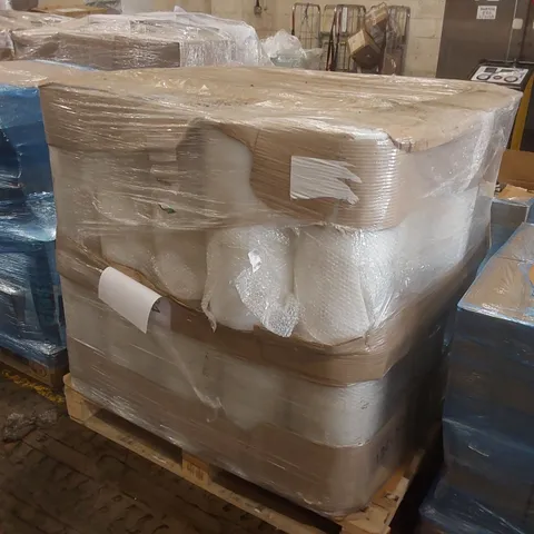 PALLET CONTAINING A LARGE QUANTITY OF MACHINE FILM ROLLS