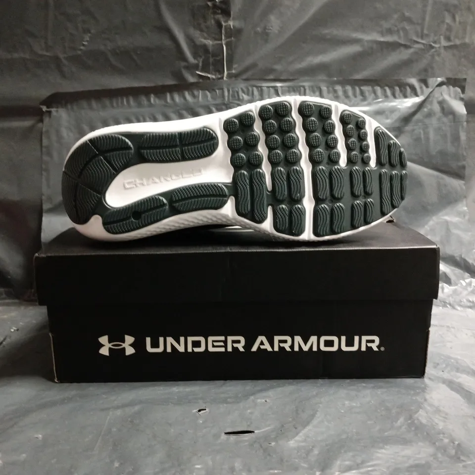 BOXED PAIR OF UNDER ARMOUR CHARGED SURGE TRAINERS IN BLACK SIZE UK 8