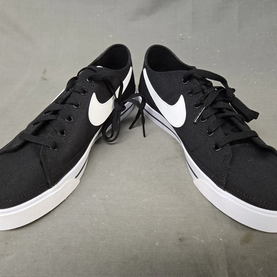 BOXED PAIR OF NIKE COURT LEGACY CANVAS SHOES IN BLACK/WHITE UK SIZE 9