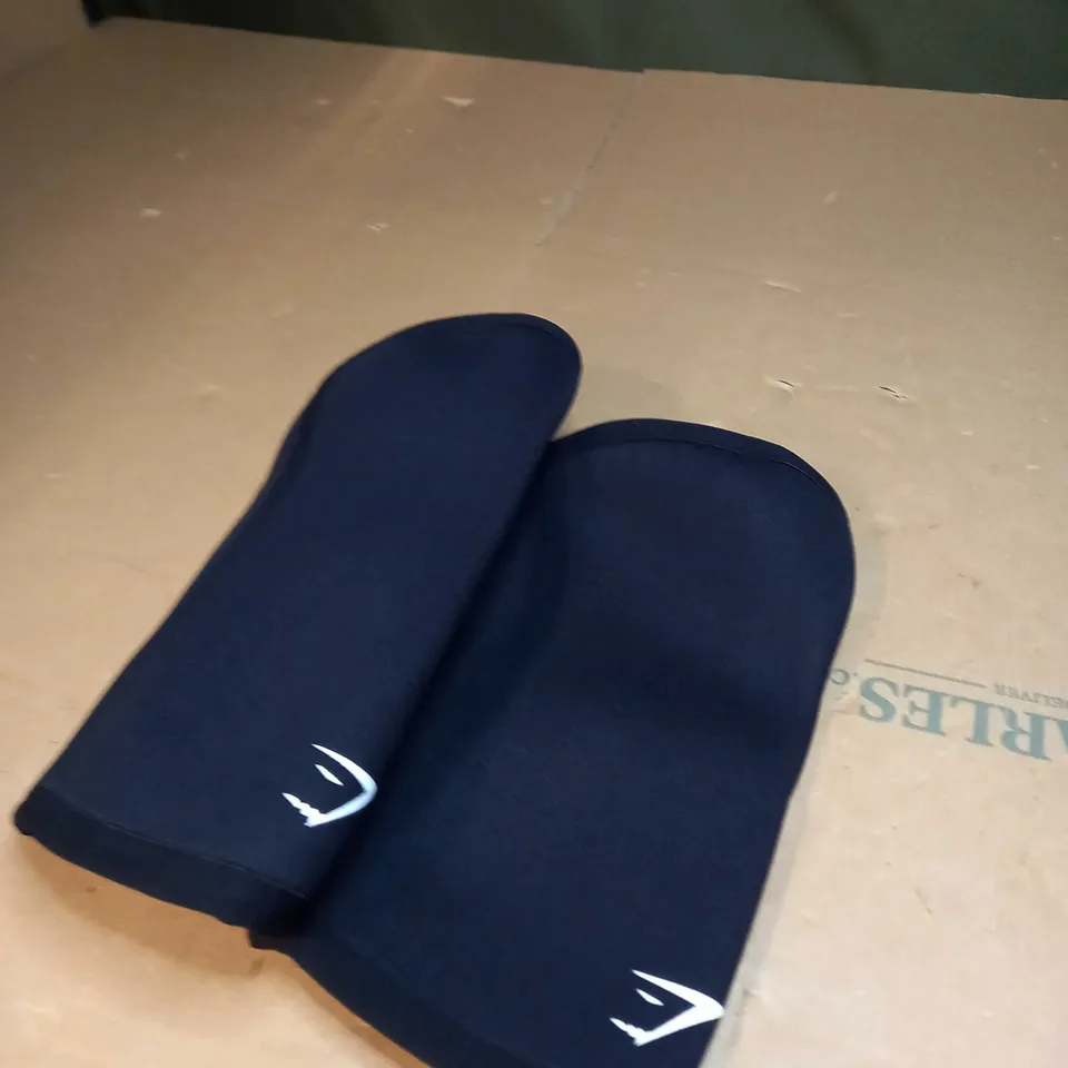 GYMSHARK FOAM KNEE SLEEVES SIZE L