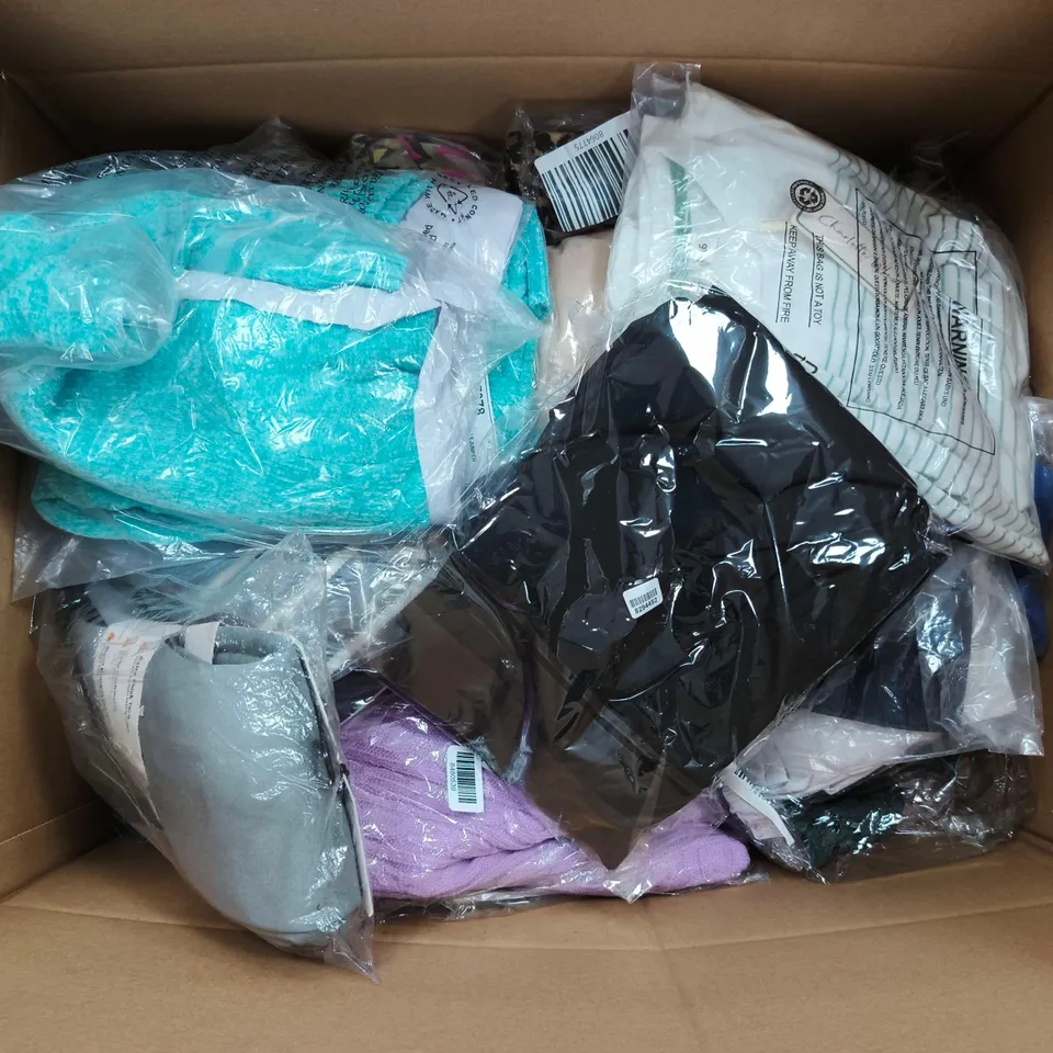 APPROXIMATELY 30 ASSORTED CLOTHING ITEMS IN VARIOUS SIZES, STYLES & COLOURS TO INCLUDE BRANDS SUCH AS LA MAREY, CHARLOTTE WEST, THERMAL LEGGINGS, ETC - COLLECTION ONLY