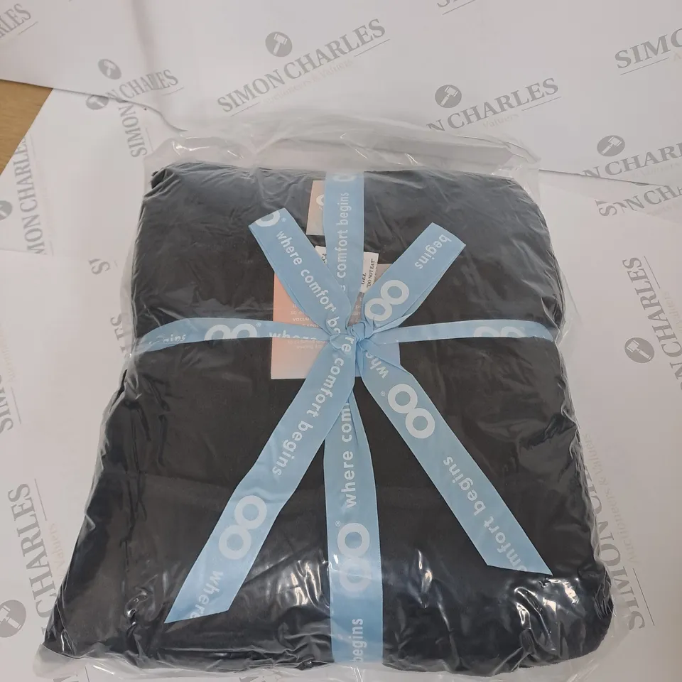BAGGED OODIE OVERSIZED HOODED BLANKET