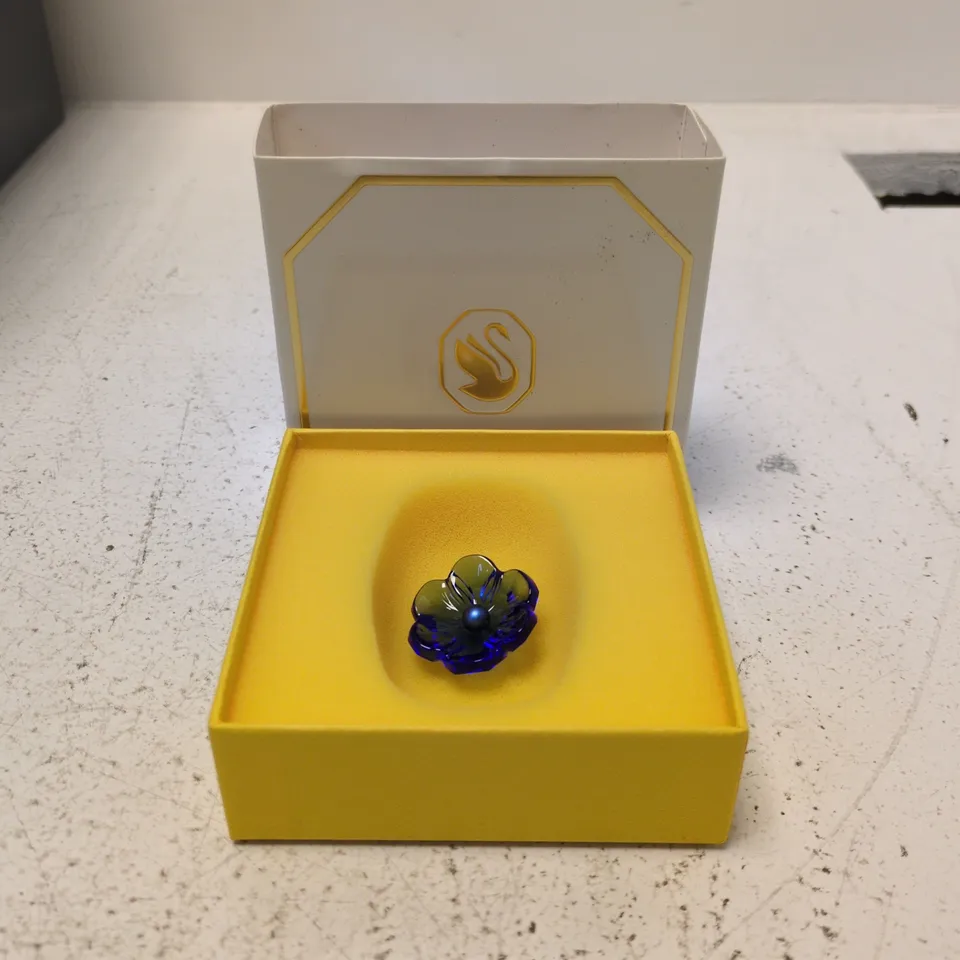 SWAROVSKI - BLUE GLASS FLOWER ORNAMENT IN PRESENTATION BOX