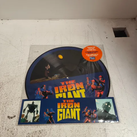 THE IRON GIANT – CHARACTER COLLAGE PICTURE DISC (MUSIC BY MICHAEL KAMEN)