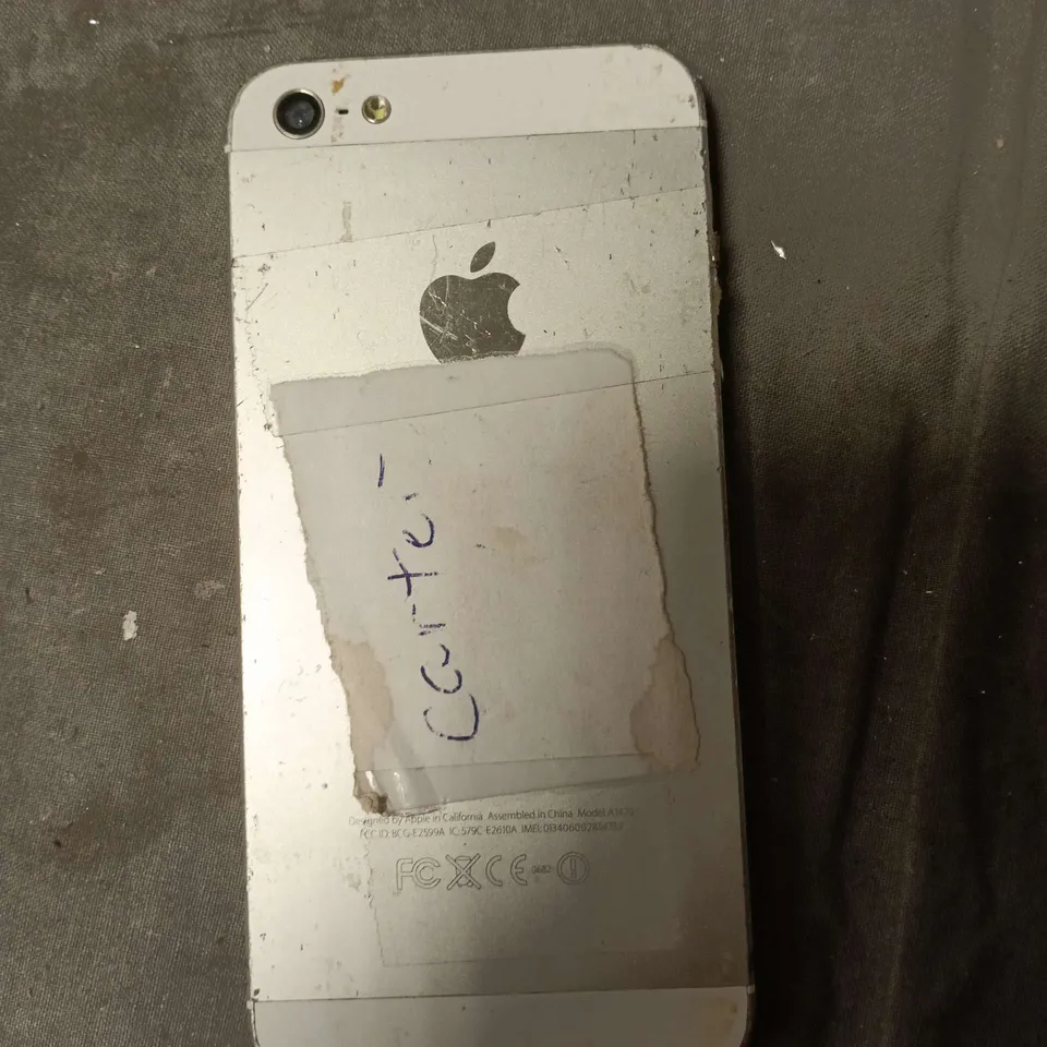 APPLE IPHONE 5/5S (WHITE) – FRONT SCREEN CRACKED; BACK PANEL DAMAGED 