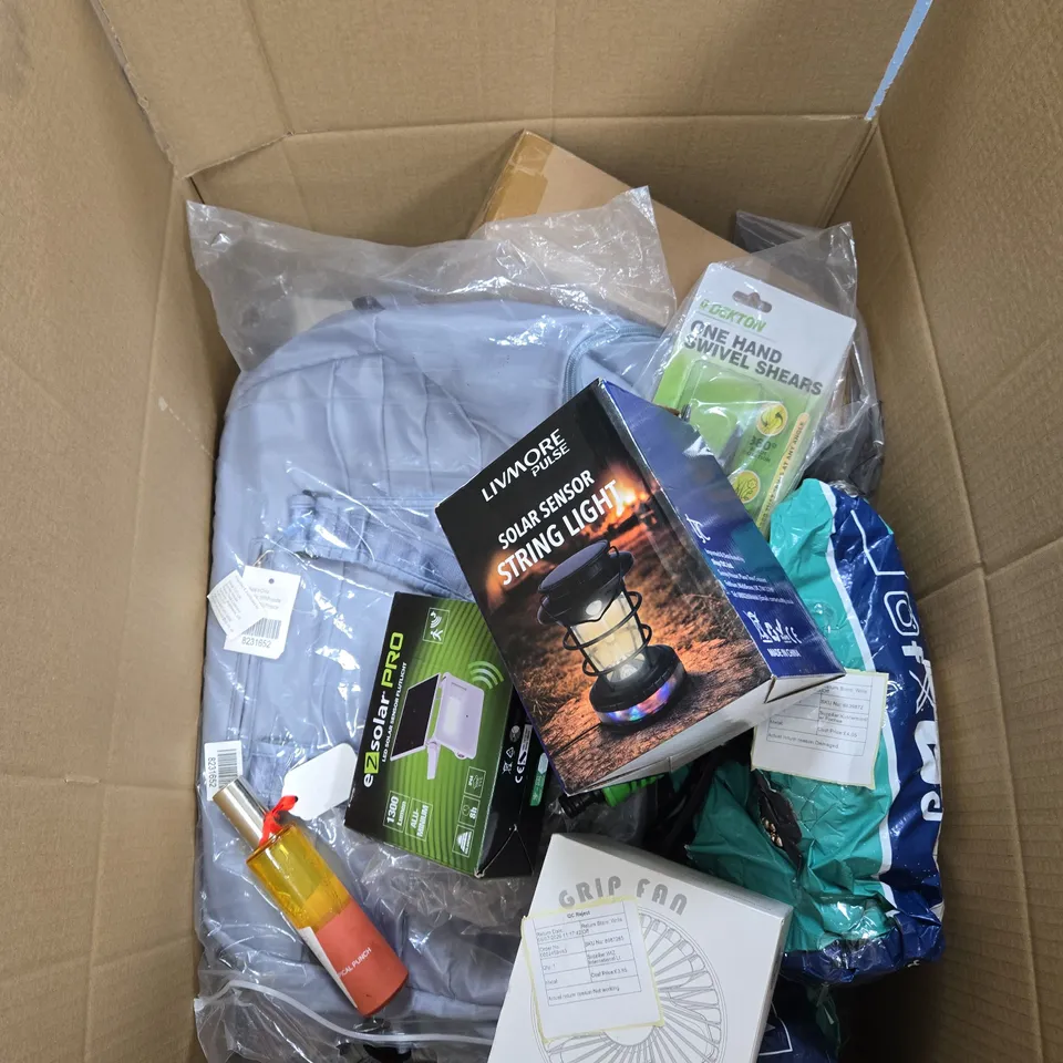BOX OF APPROXIMATELY 10 ASSORTED ITEMS INCLUDING LIVMORE PULSE SOLAR SENSOR STRING LIGHT, EZ SOLAR PRO LED SOLAR SENSOR FLUTLIGHT AND DEKTON ONE HAND SWIVEL SHEARS