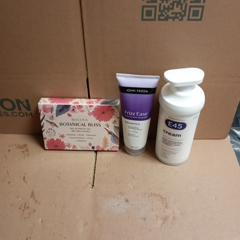 APPROXIMATEY 20 ASSORTED HEALTH AND BEAUTY PRODUCTS TO INCLUDE E45 CREAM, JOHN FRIEDA FRIZZ EASE SHAMPOO, WECONA BOTANICAL BLISS ESSENTIAL OILS ETC 