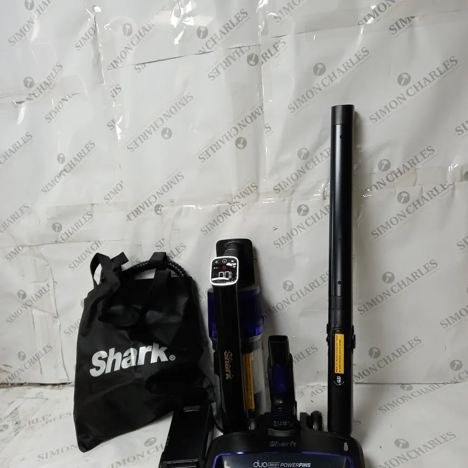 BOXED SHARK COMPLETE HOME CORDLESS STICK VACUUM