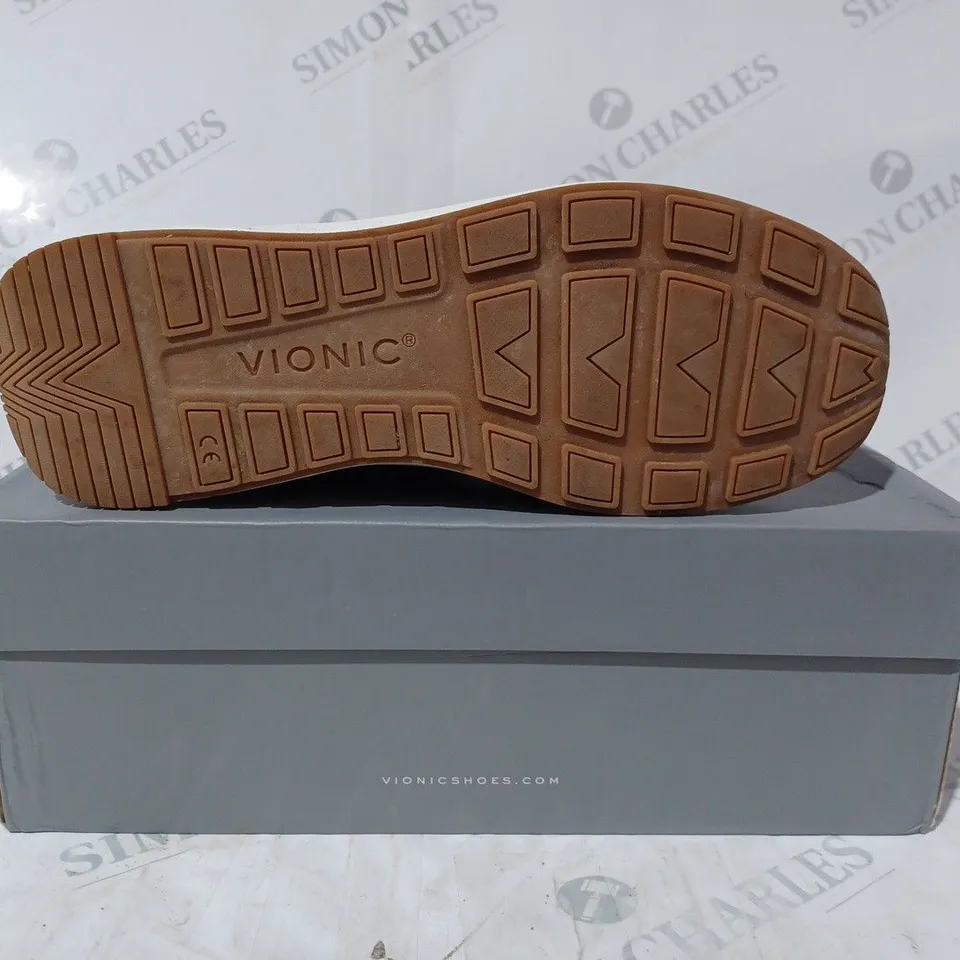 BOXED VIONIC TRAINERS IN NAVY SIZE 8