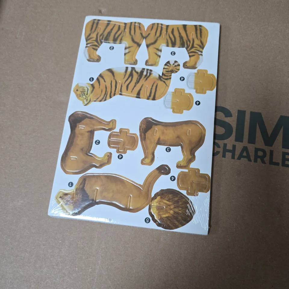 BOX OF APPROXIMATELY 25 ASSORTED ITEMS INCLUDING MOBILE PHONE HOLDER 3D PUZZLE AND HAPPY CLOCK 