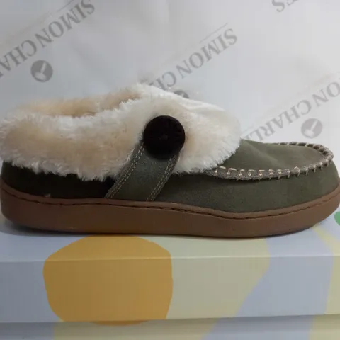 EARTH ORIGINS SLIPPER (OLIVE) SIZE 6