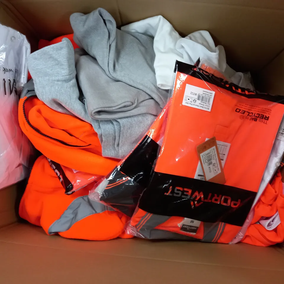 APPROXIMATELY 20 ASSORTED CLOTHING ITEMS TO INCLUDE HIVIS T-SHIRTS, SHIRTS, QUARTER ZIPS, ETC