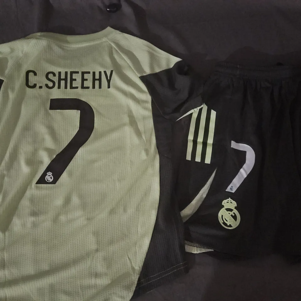 ADIDAS REAL MADRID FOOTBALL KIT SIZE UK 24 - C.SHEEHY NUMBER 7