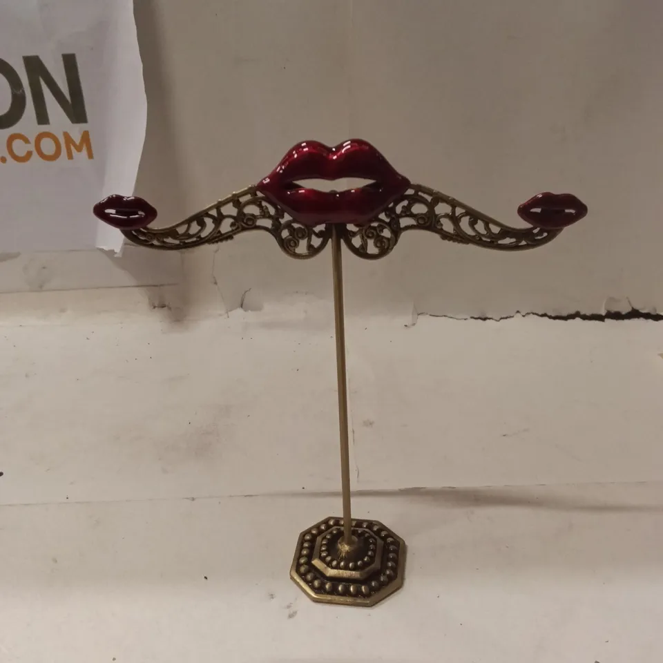 BUTLER & WILSON LIP MOTIF BROOCH – RED LIPS WITH ORNAMENTAL FILIGREE, BOXED
