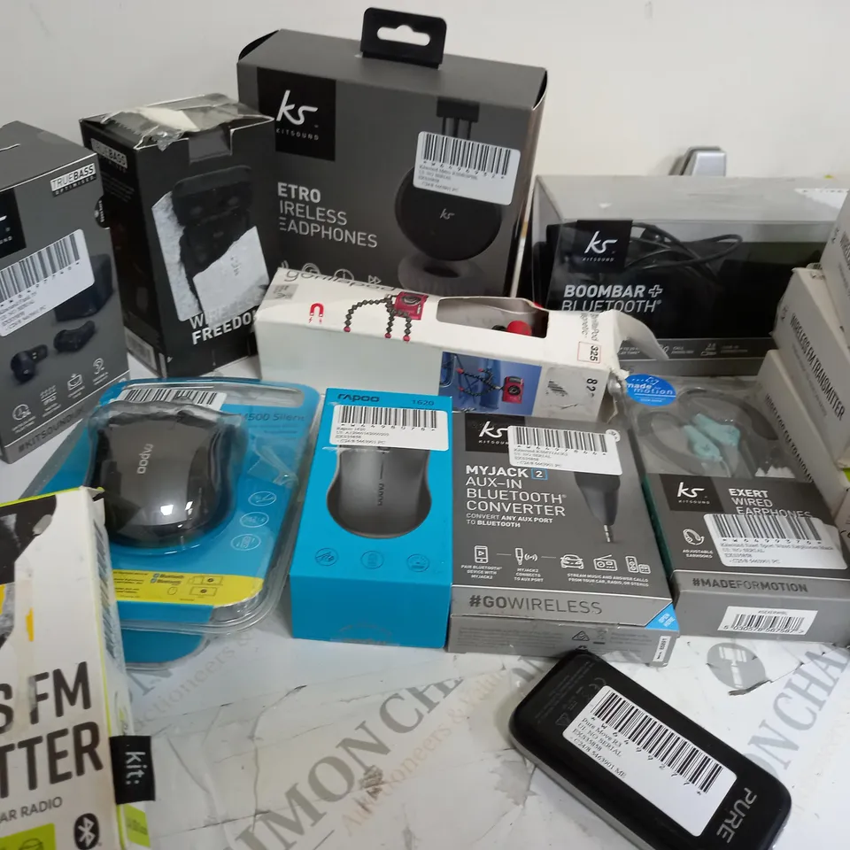 APPRROXIMETELY 16 ASSORTED ELECTRICAL ITEMS INCLUDING KITSOUND HEADPHONES, WIRELESS FM TRANSMITTER AND RAPOO WIRELESS MOUSE