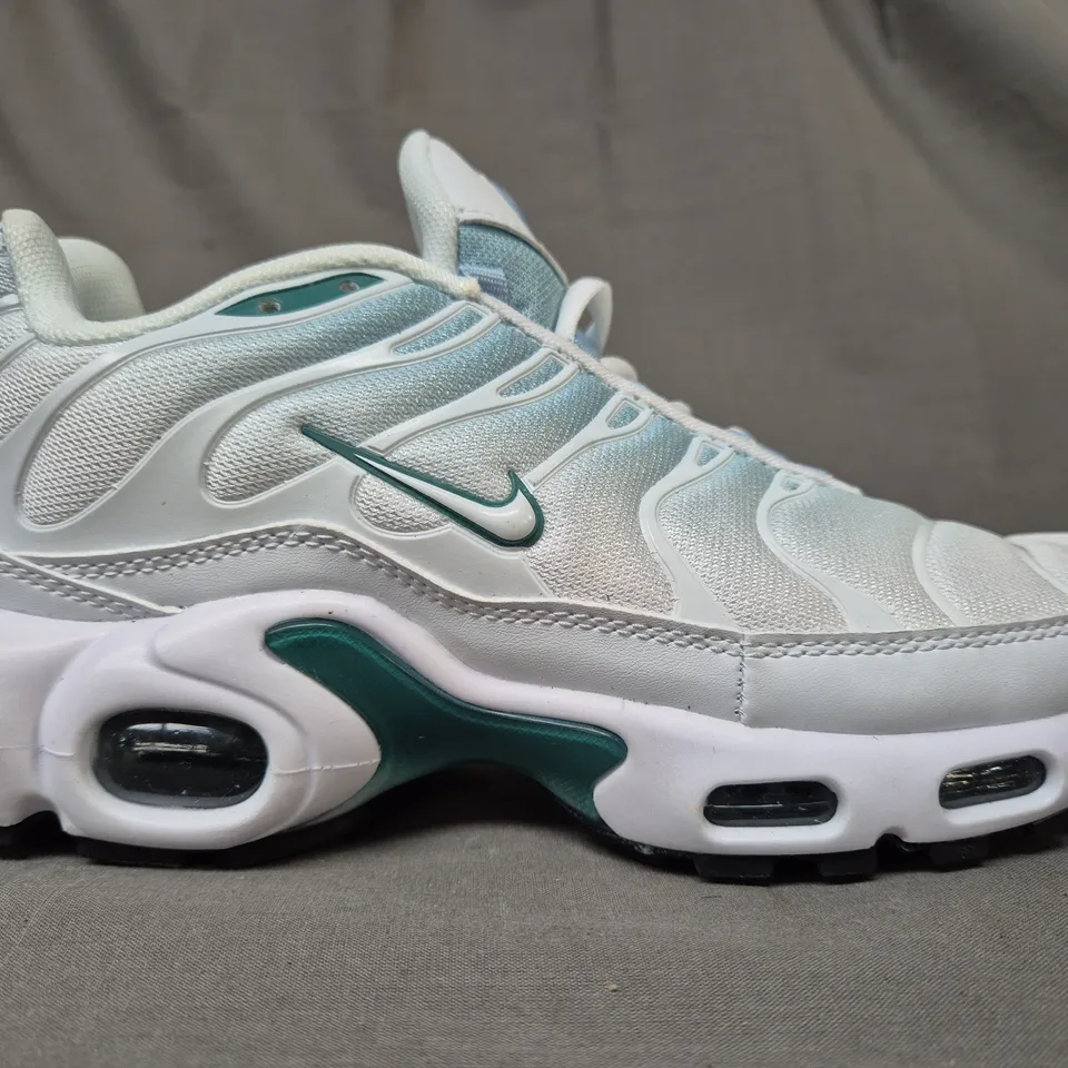 PAIR OF NIKE TN AIR SHOES IN WHITE/GREEN UK SIZE 6