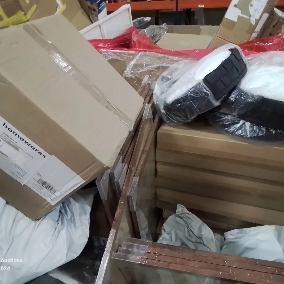 PALLET CONTAINING VARIOUS BOXED MIXED ITEMS TO INCLUDE: SEVERAL NOTICE BOARDS, CONVECTOR HEATERS, LAMP SHADE LOTS OF PET BEDS ETC.