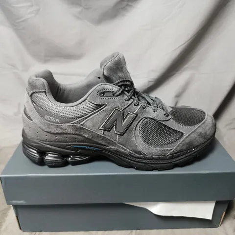 BOXED PAIR OF NEW BALANCE 2002R TRAINERS IN GREY - UK 10