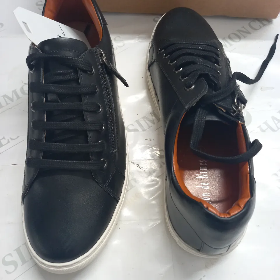 BOXED PAIR OF MAISON DE NIMES LEATHER ZIP SIDE TRAINERS IN BLACK - SIZE 7