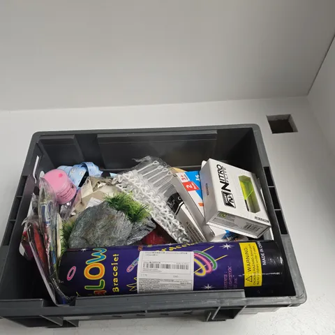TOTE OF APPROXIMATELY 15 ASSORTED ITEMS INCLUDING GLOW BRACELET, NITRO FLITE SHORT NO 2 AND PLAYING CARDS