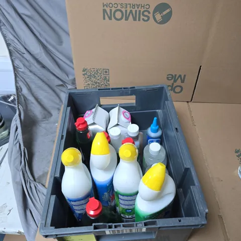 TOTE OF APPROXIMATELY 12 ASSORTED LIQUIDS TO INCLUDE: FILL WASHING UP LIQUID 