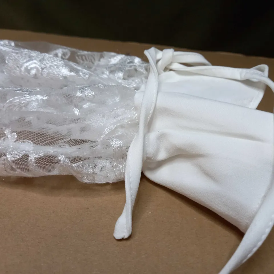 DESIGNER WHITE/LACED SLEEVED BLAZER DRESS - SIZE 20