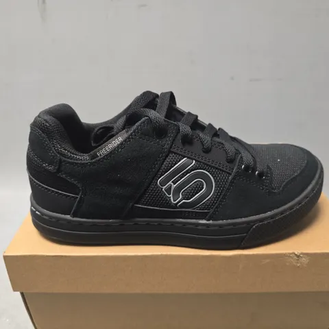 BOXED PAIR OF ADIDAS FREERIDER SNEAKERS IN BLACK - UK 6
