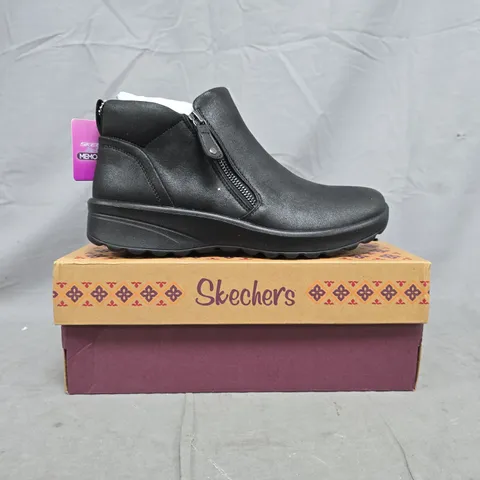 BOXED PAIR OF SKECHERS SIDE-ZIP SHOES IN BLACK SIZE UK 5